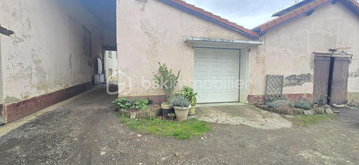 Appartement à SAINT-JEAN-BONNEFONDS