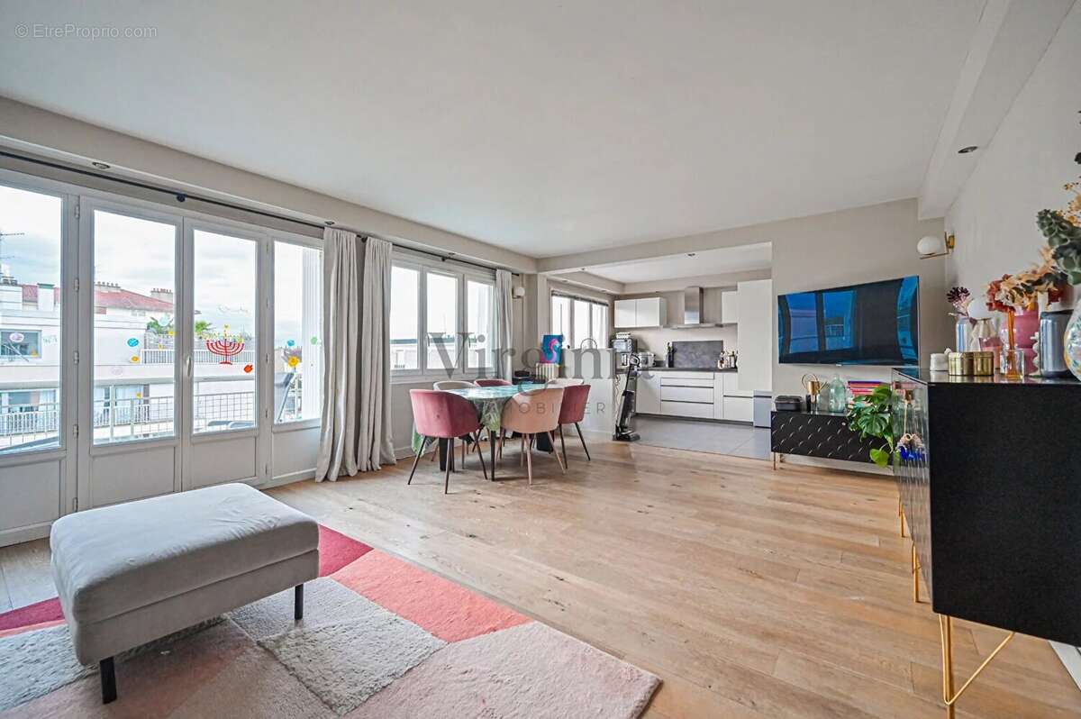 Appartement à CHARENTON-LE-PONT