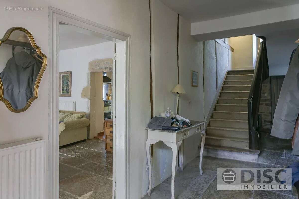 Charmante maison de village avec jardin, grande grange, cour intérieure et chapelle restaurée - photo 3
