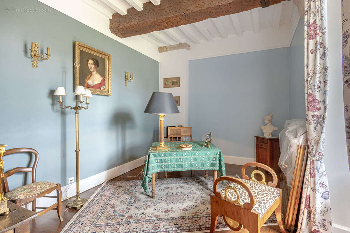 Maison à LA CHAPELLE-MONTBRANDEIX
