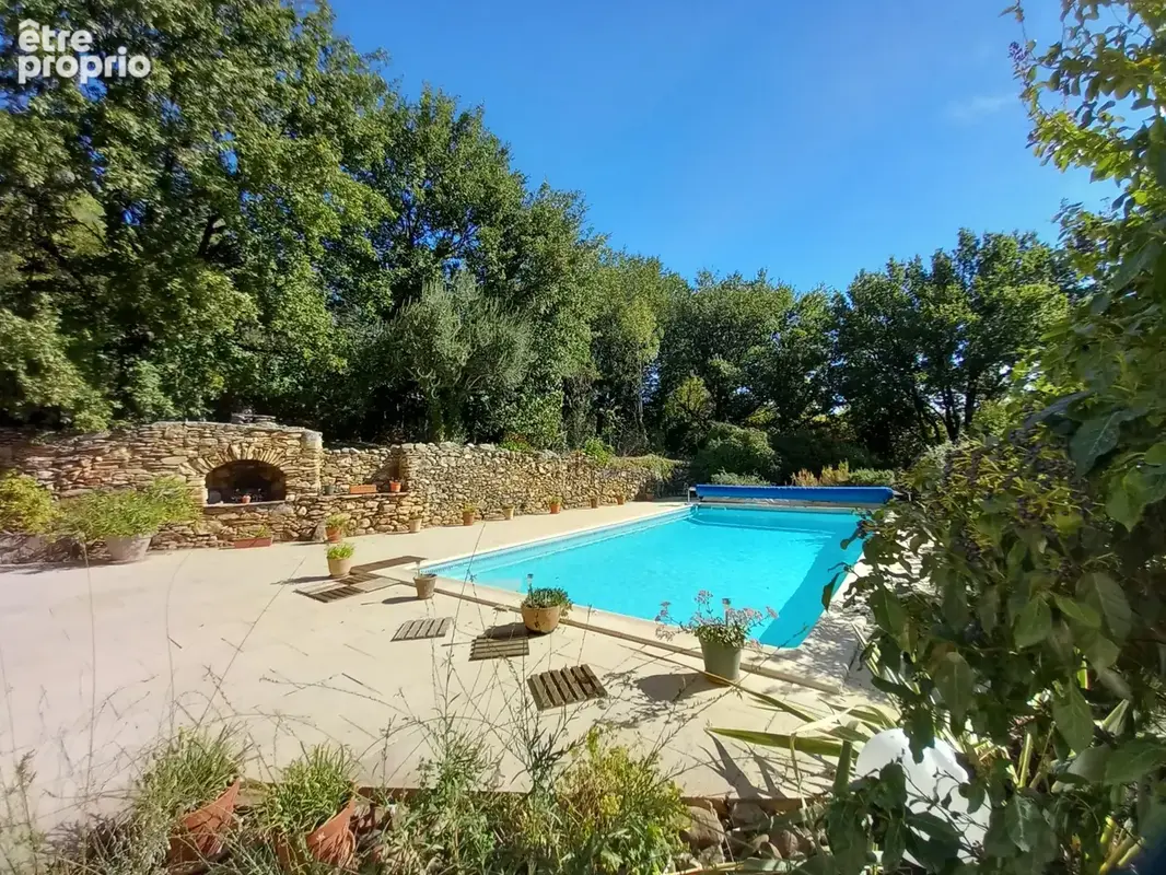 Superbe villa plain pied avec piscine sur 4000M2 arborés. - photo 3