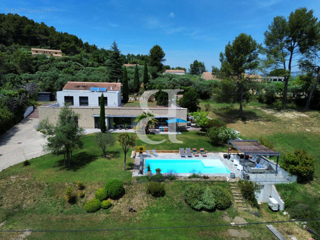 Maison 218 m² à Pernes-Les-Fontaines  - photo 2