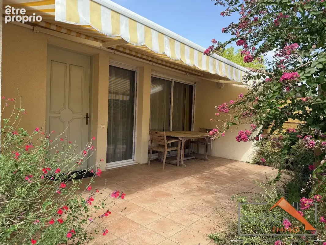 Villa T3 de plain-pied aux Sénioriales  Garage, terrasse et parking - photo 9