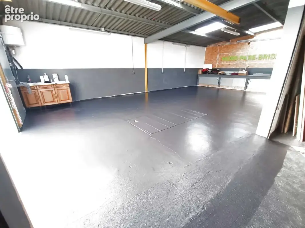 Bel Entrepôt d'environ 300 m2 sur une Parcelle de Terrain de plus de 1 000 m2 avec une Belle visibilité Commer - photo 6