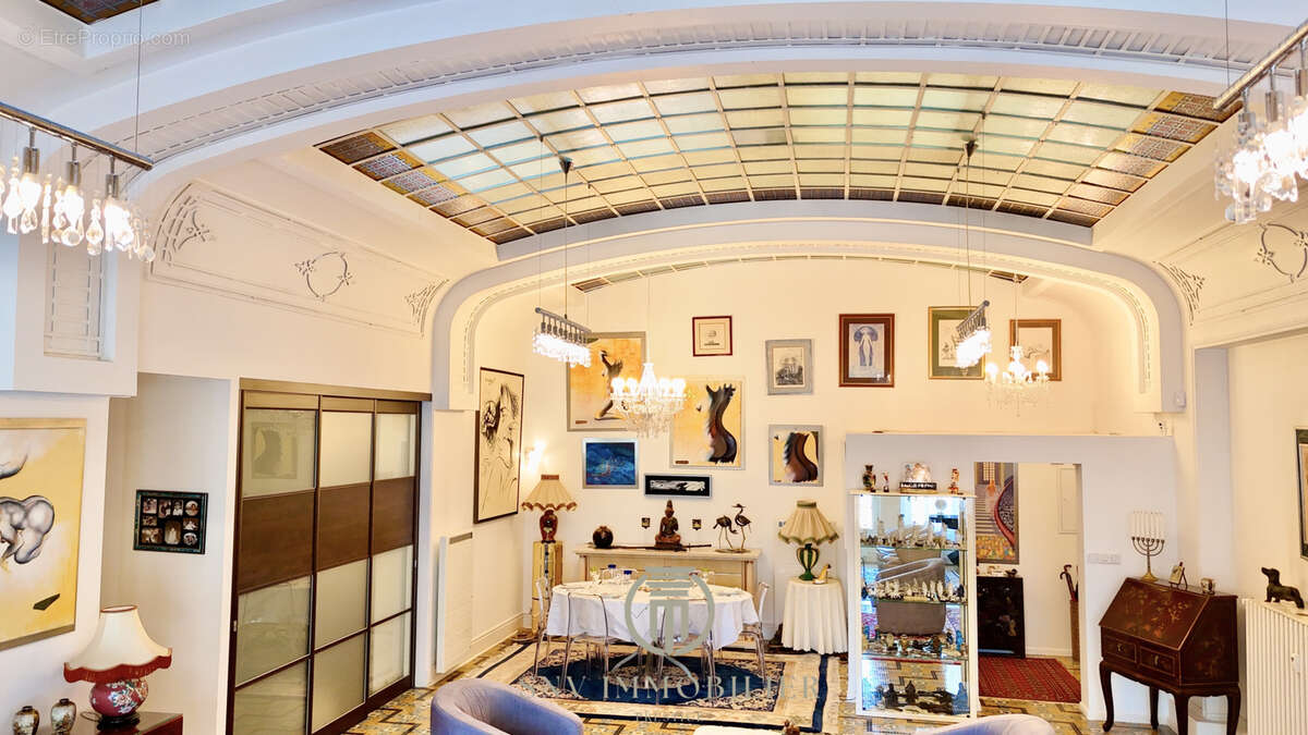 Appartement d’exception au cœur du Triangle d’Or de Vichy   3 chambres - plafond voûté sous verrière - photo 6