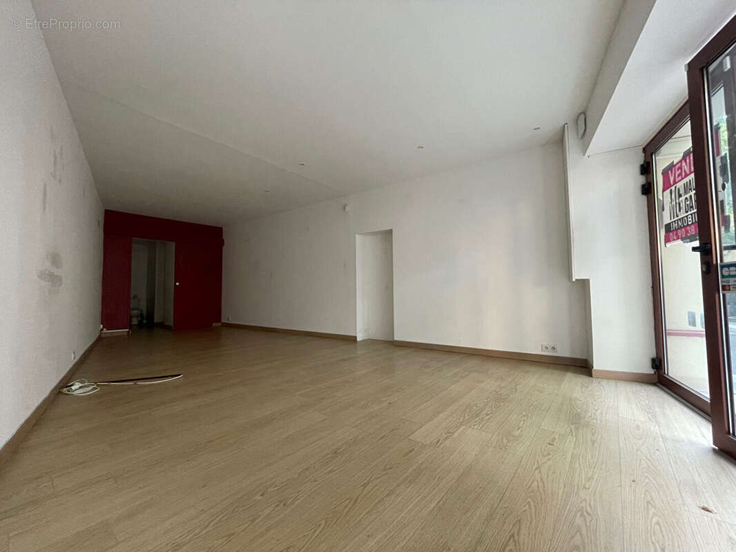 Commerce à FONTAINE-DE-VAUCLUSE