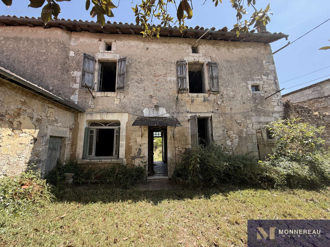 Batisse en pierre a renover - photo 2