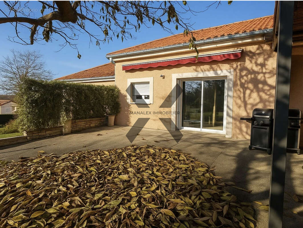 Maison à COMMELLE-VERNAY