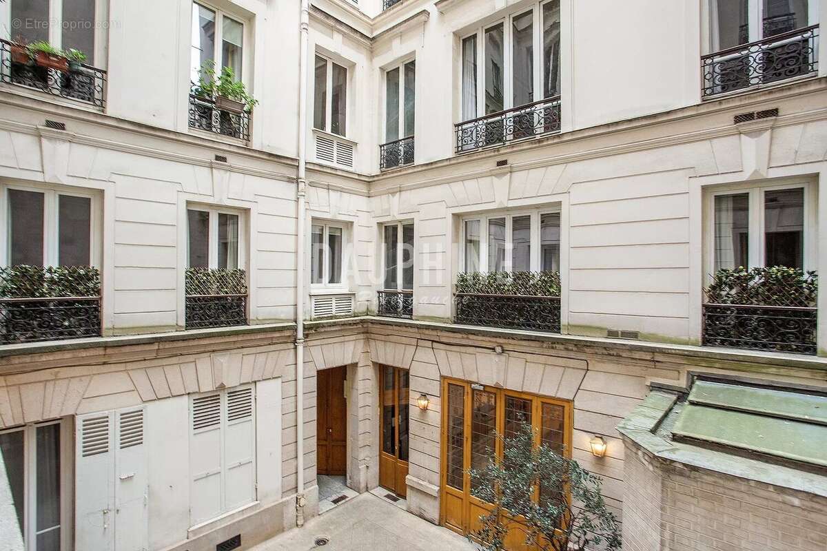 Appartement à PARIS-7E