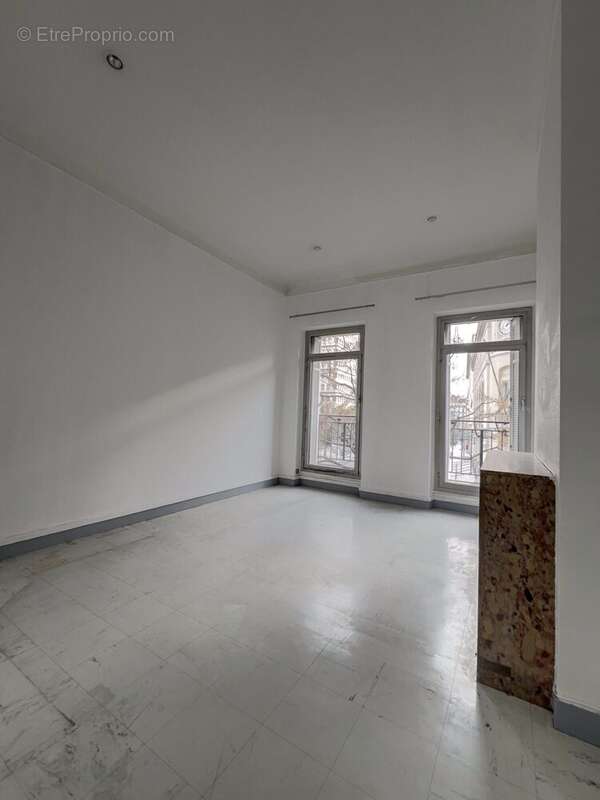 Appartement à MARSEILLE-1E