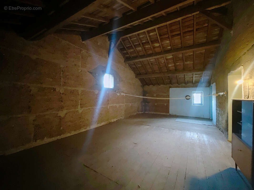 Maison à SAINT-GENIS-LAVAL