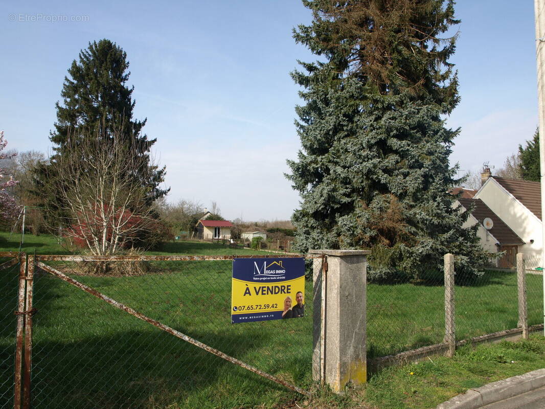 Terrain à MONTREUIL-SUR-BRECHE