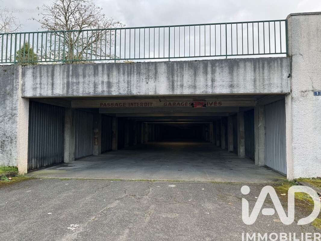 Photo 2 - Parking à POITIERS