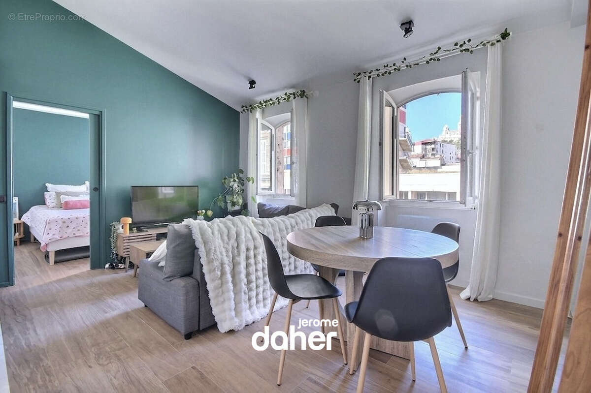 Appartement à MARSEILLE-6E