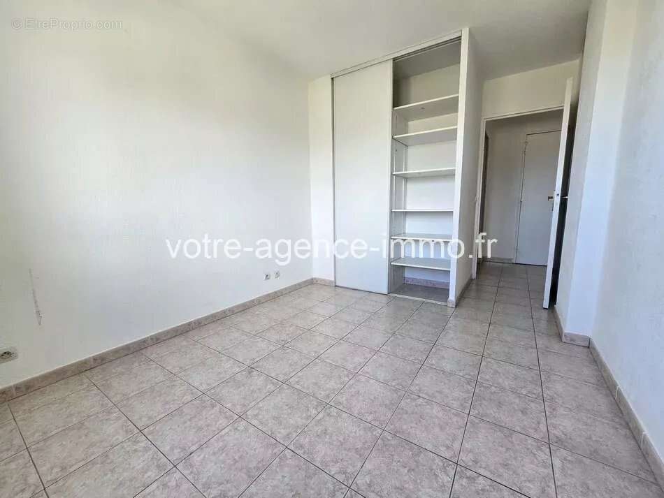 Appartement à SAINT-LAURENT-DU-VAR