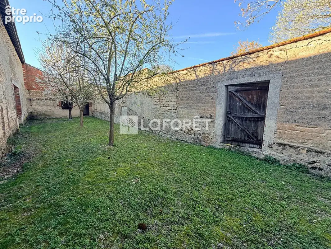 Corps de ferme à Vraux ? Maison familiale avec dépendances - photo 18