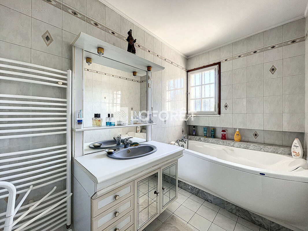 Maison à CHAUMONTEL