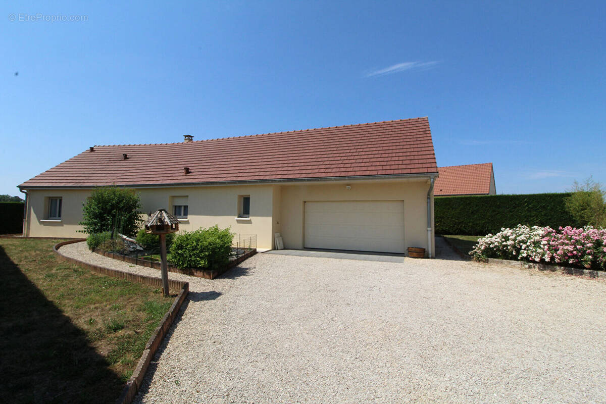 Maison à SAVOUGES