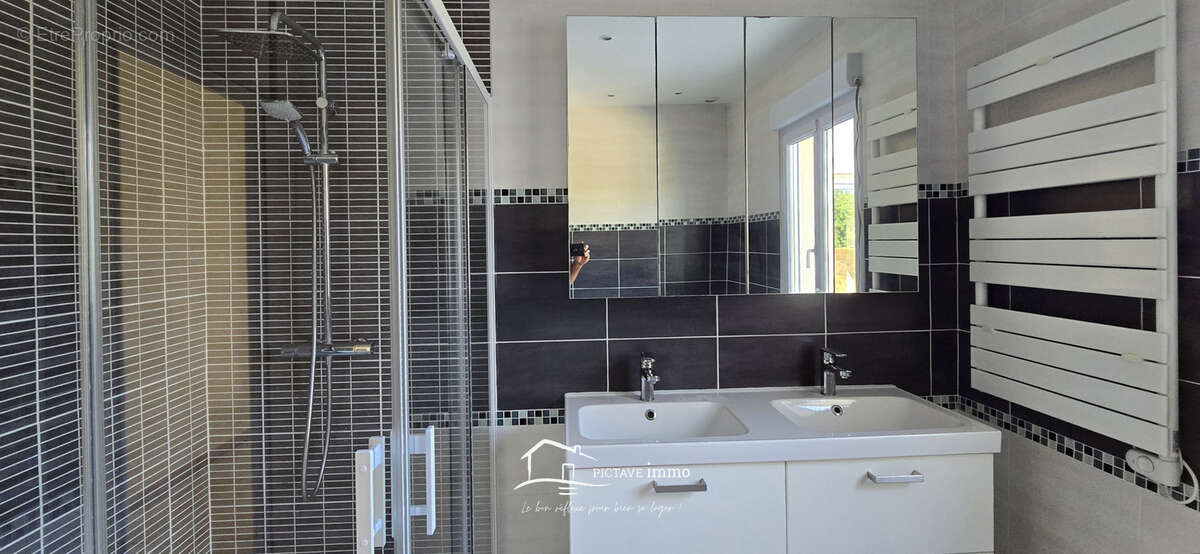 Pavillon plain-pied - double garage - Piscine - Terrain 1907m2 - photo 6