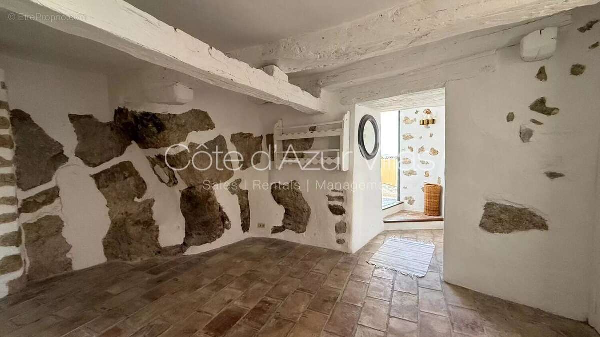 Maison à CHATEAUNEUF-GRASSE