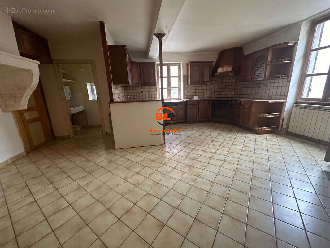 MAISON DALLET MUR SUR ALLIER A VENDRE 4 CHAMBRES AVEC GARAGE - Maison à DALLET