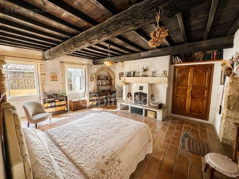 Maison à MEYNES