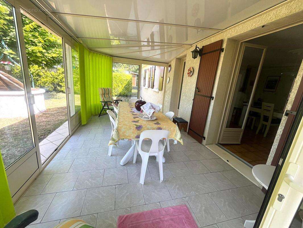 Maison  5 pièce(s) 109 m2 avec garage et dépendances - photo 7