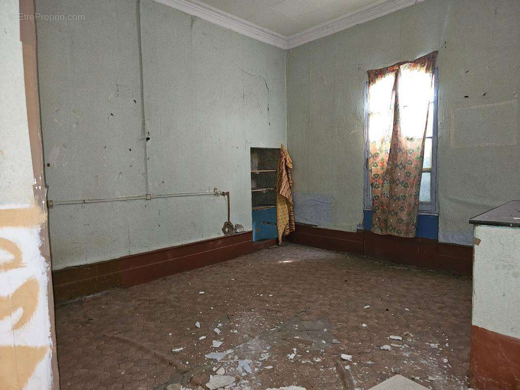 À Vendre - Ensemble immobilier de 400m² à rénover - photo 12