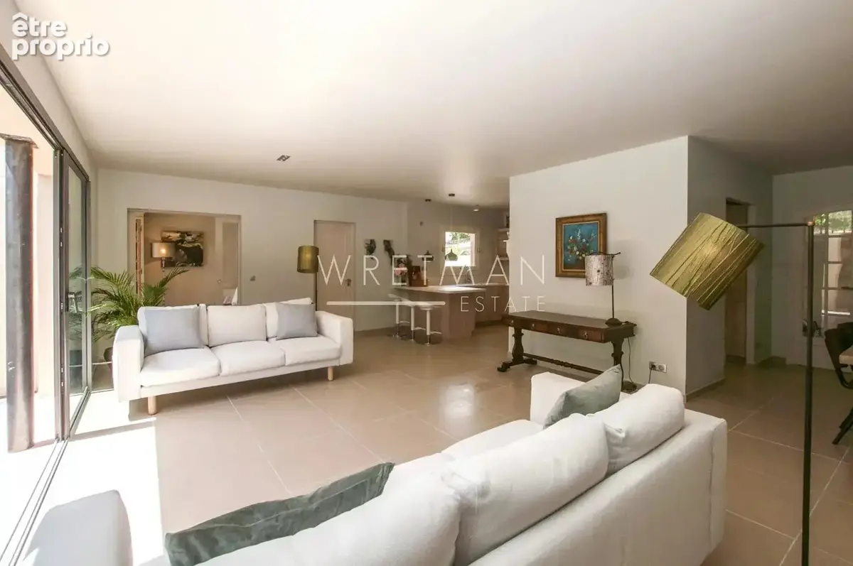 Co Exclusive À vendre près de Valbonne - Domaine de 3 logements - photo 9
