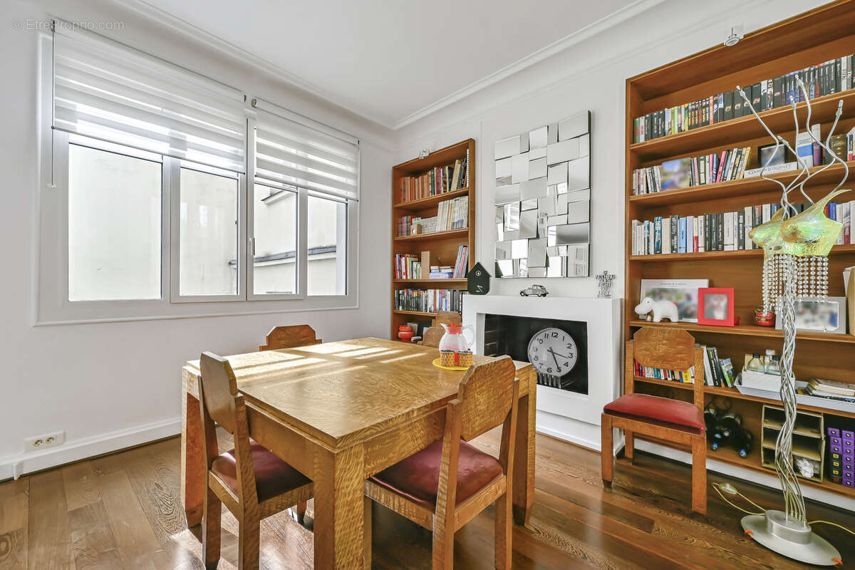 Appartement à PARIS-1E