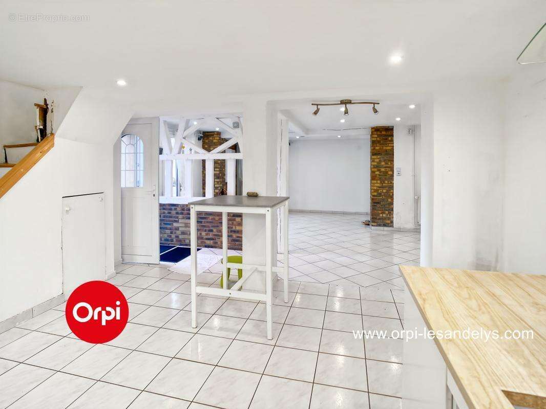 Maison à FLEURY-SUR-ANDELLE