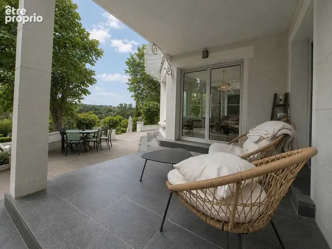 Saint Etienne maison de Maître de 275 m²  5 chambres, avec piscine, dépendance et carport sur 1900m² de terrain - photo 15