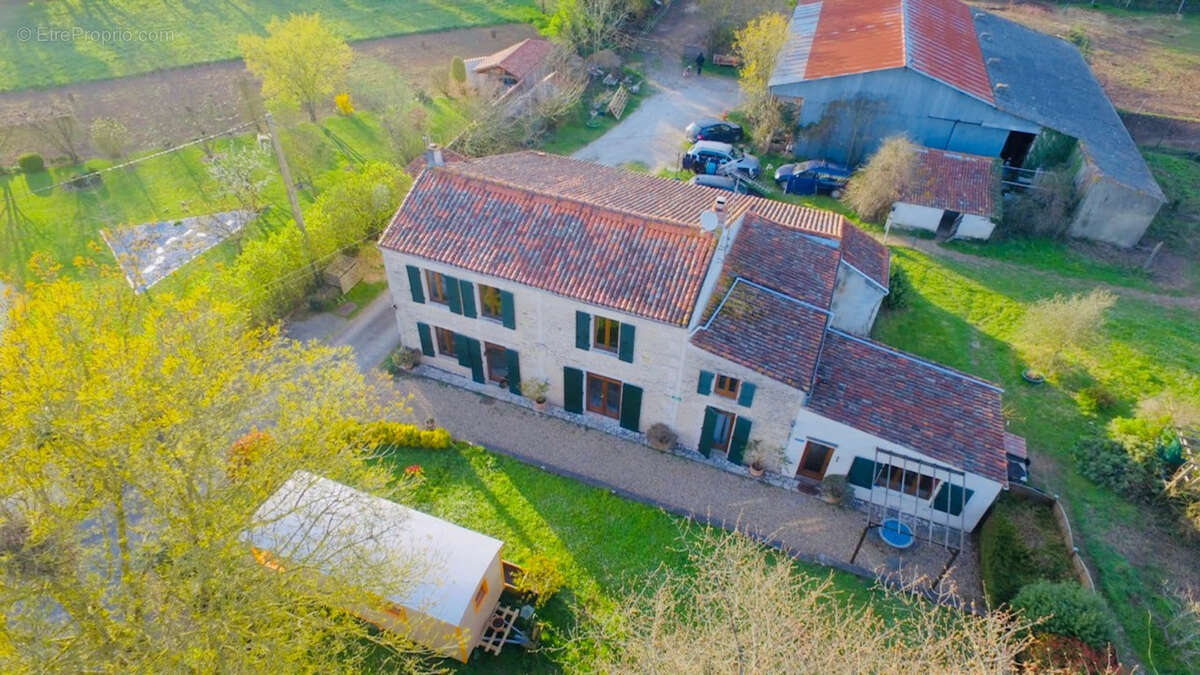 Maison à SURGERES