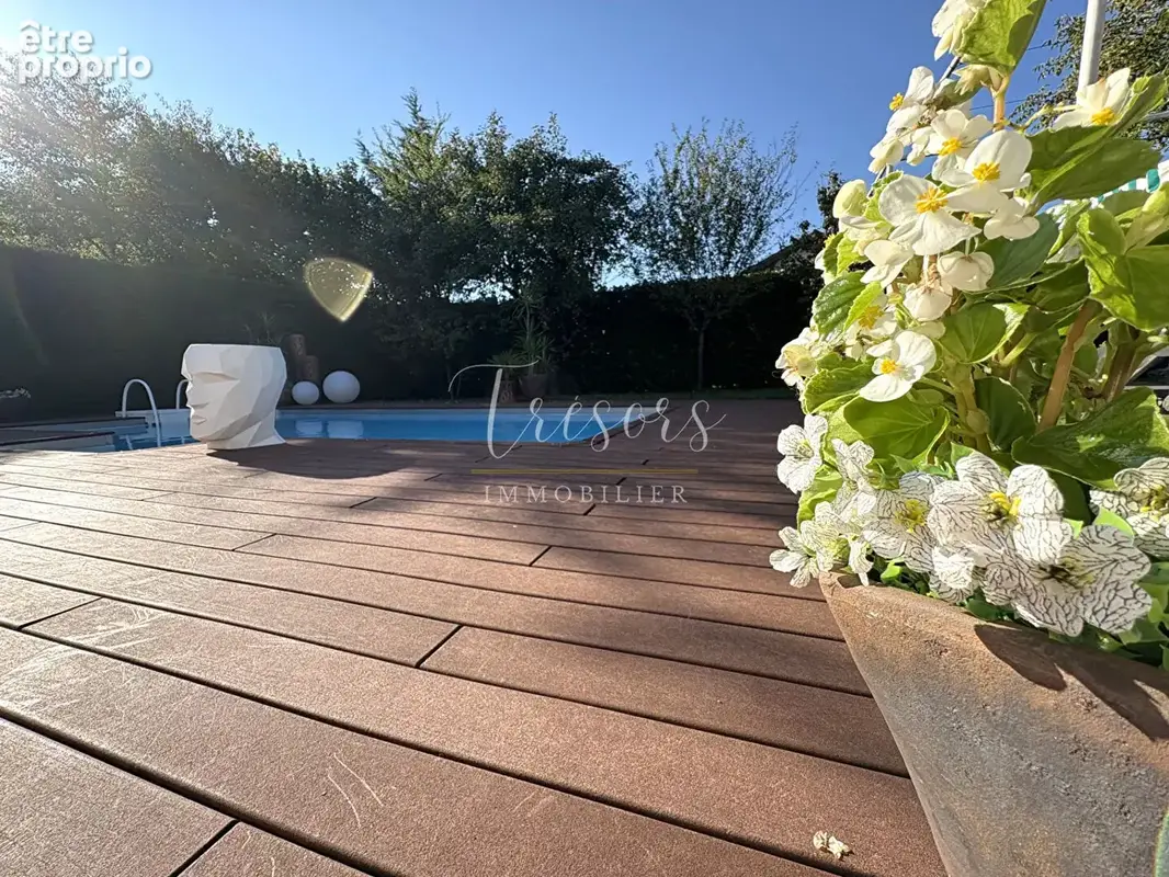 POISY, au calme, sans vis à vis, maison de 179m2 avec piscine. - photo 2