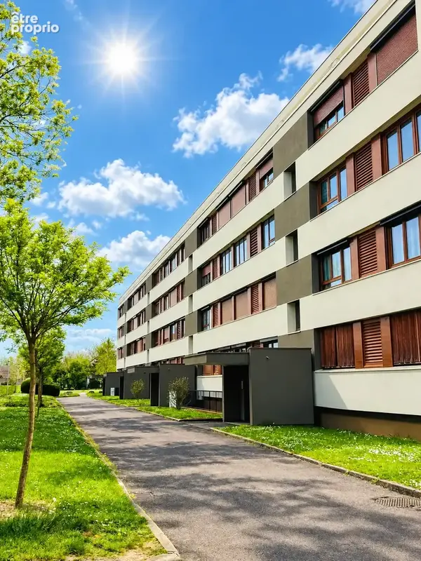 Résidence, appartement 4 chambres, balcon, cave, parking privé. - photo 1