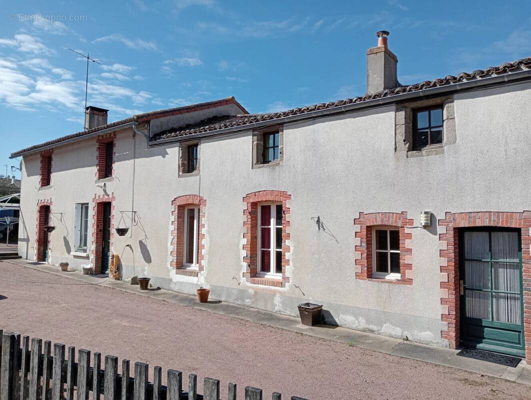 Maison à MOUTIERS-SOUS-ARGENTON