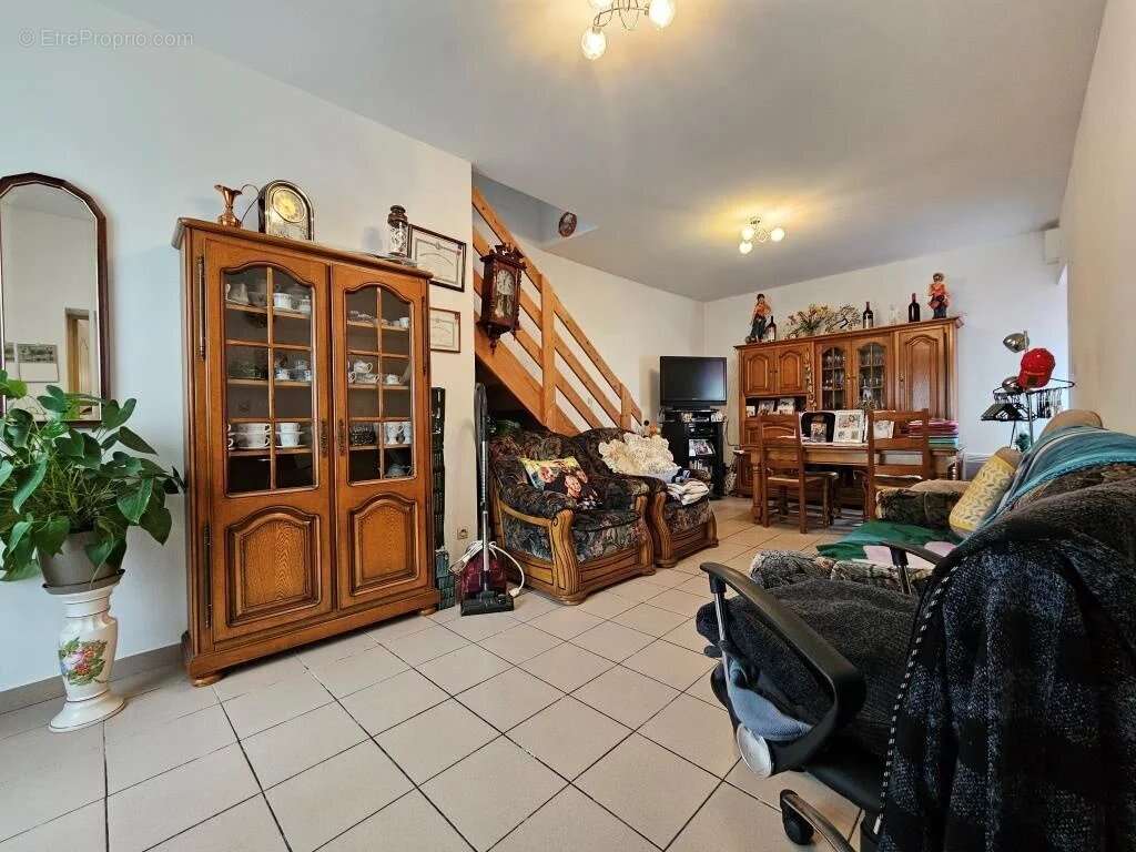 Maison à PRIGNAC-ET-MARCAMPS