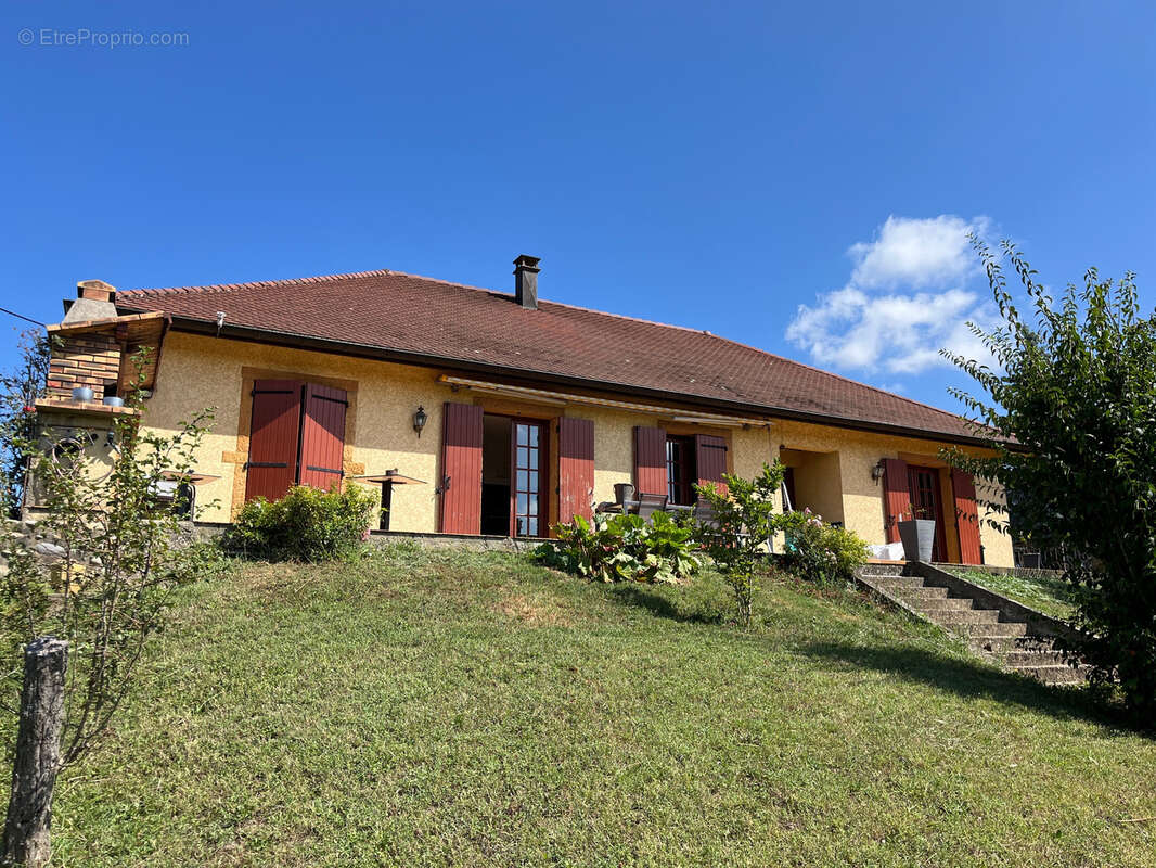 Maison à GENAY