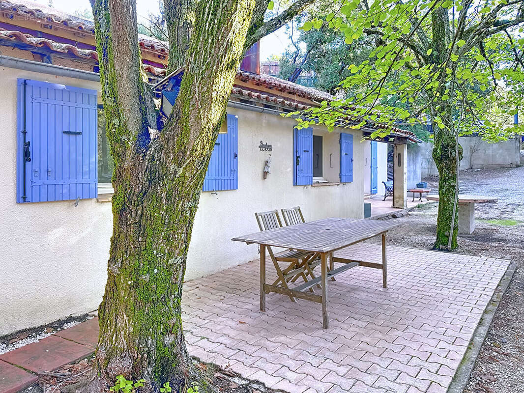 Maison à VAUVENARGUES