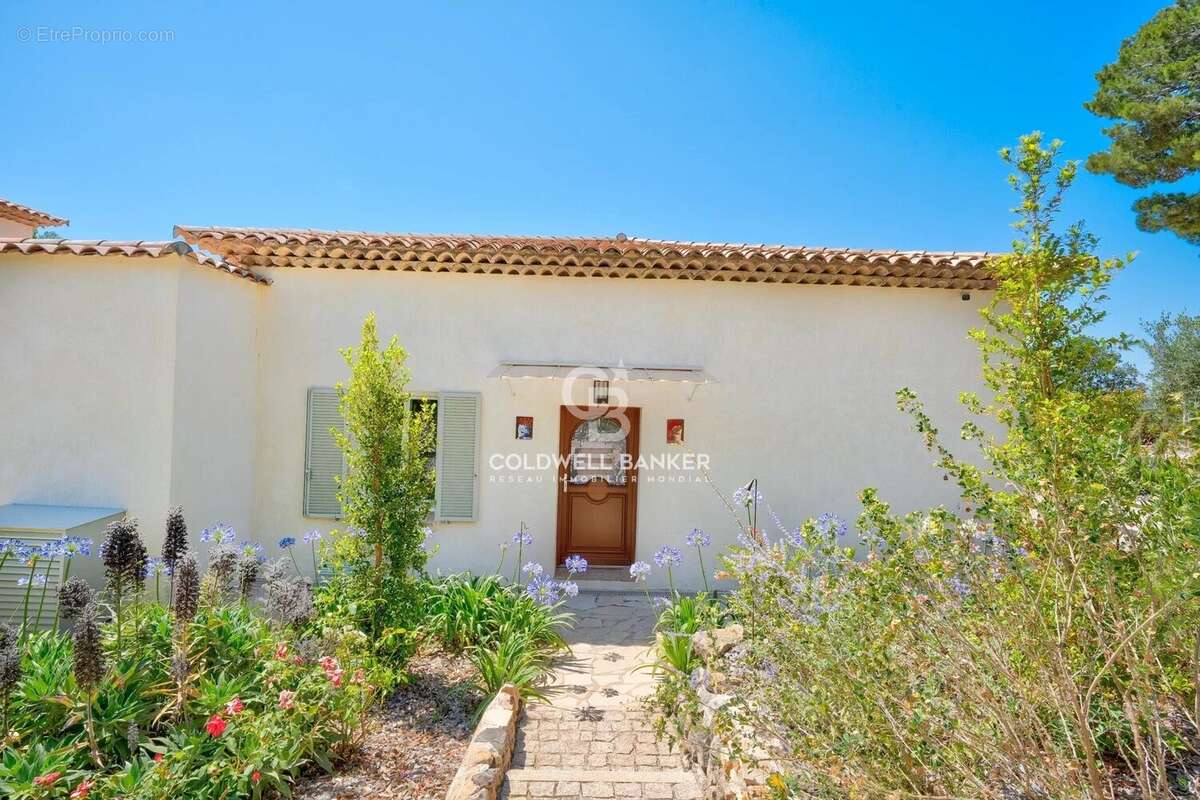 Maison à VALBONNE