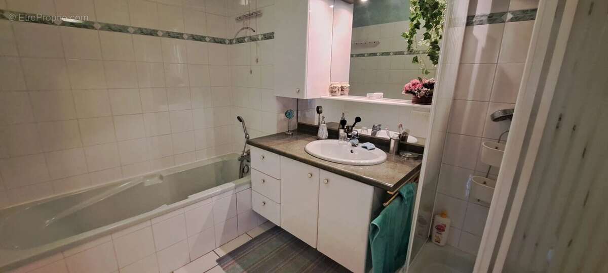 ECHIROLLES - T4 de 83 m2, poss de garage - photo 9