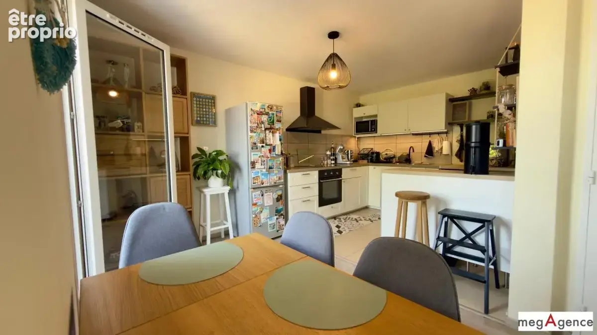 Appartement duplex rénové, spacieux, vue dégagée - photo 3