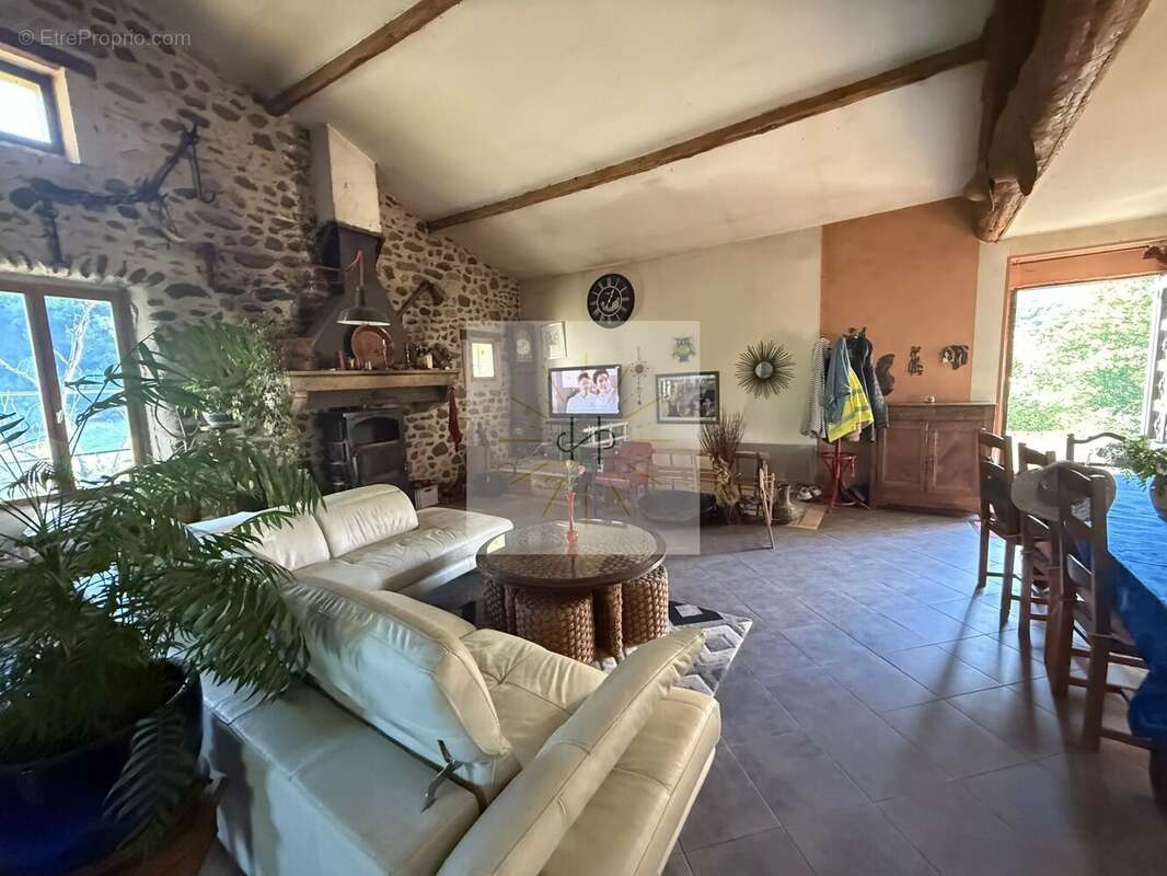 Maison à SAINT-MARTIN-SUR-LAVEZON