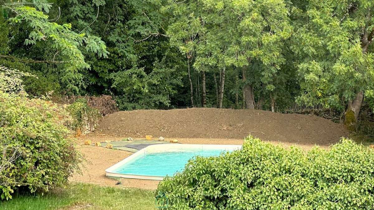 Maison à PIEGUT-PLUVIERS