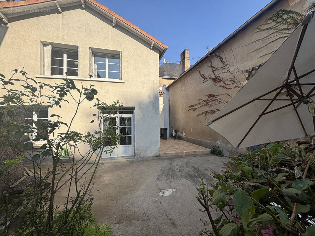 Maison à BONNES