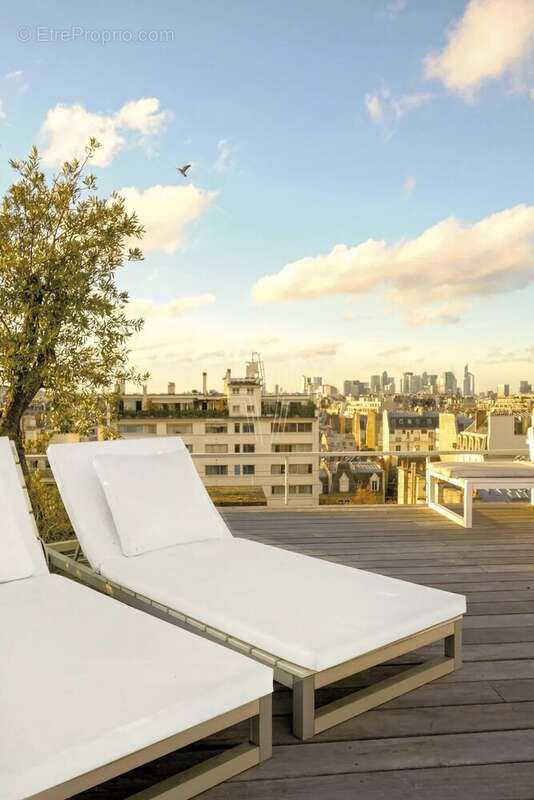 Appartement à PARIS-16E