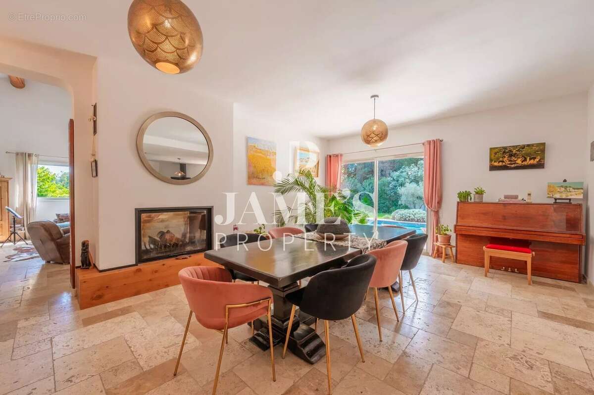 Maison 198 m² à Fontvieille  - photo 7