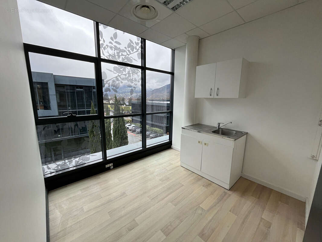 Commerce à CHALLES-LES-EAUX