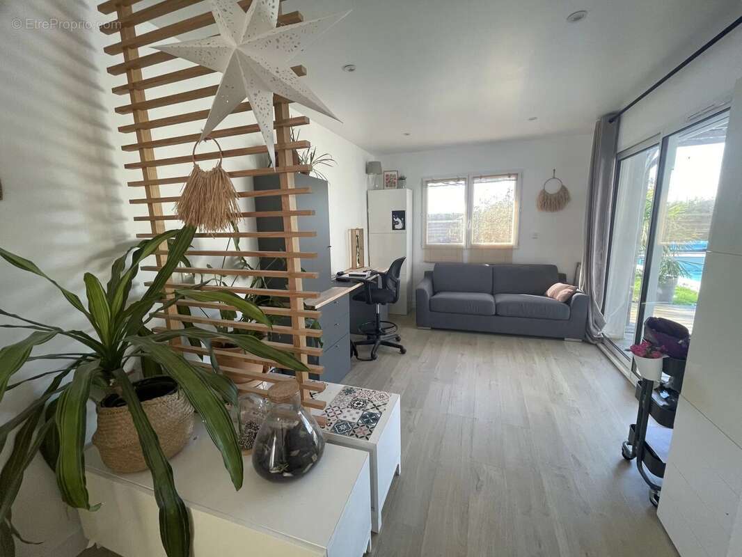 Maison à PINS-JUSTARET