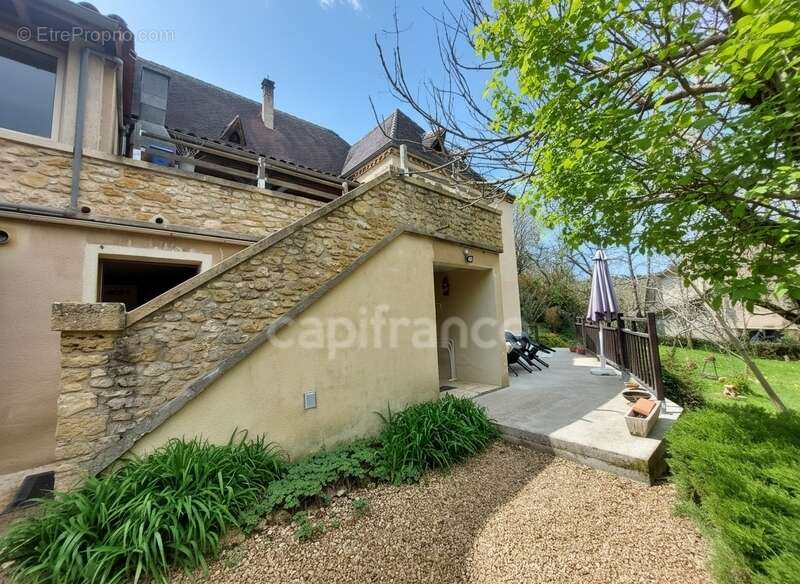 Maison à LE BUISSON-DE-CADOUIN